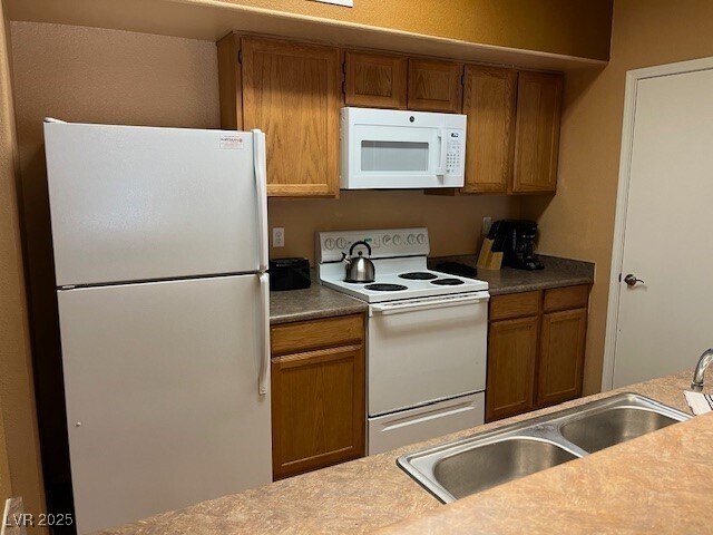 Building Photo - 7255 W Sunset Rd Unit 1136