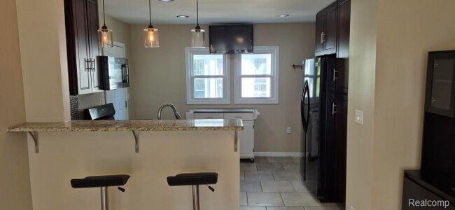 Photo - 830 Knowles St