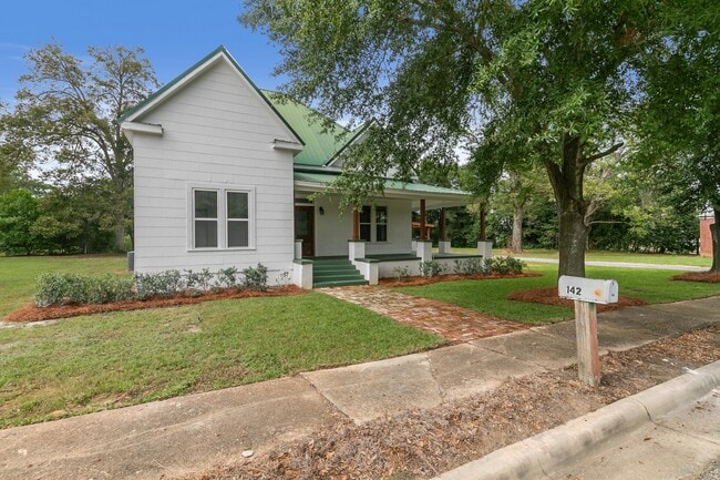 Photo - 142 S Broad St