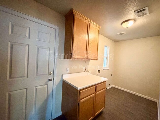 Photo - 736 Redwing Dr