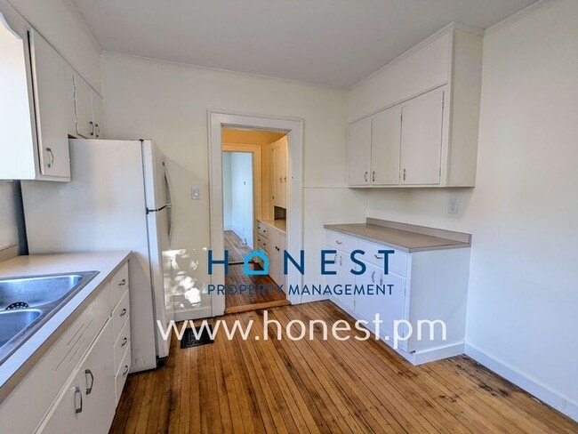 Building Photo - 1168 Washington St Rental