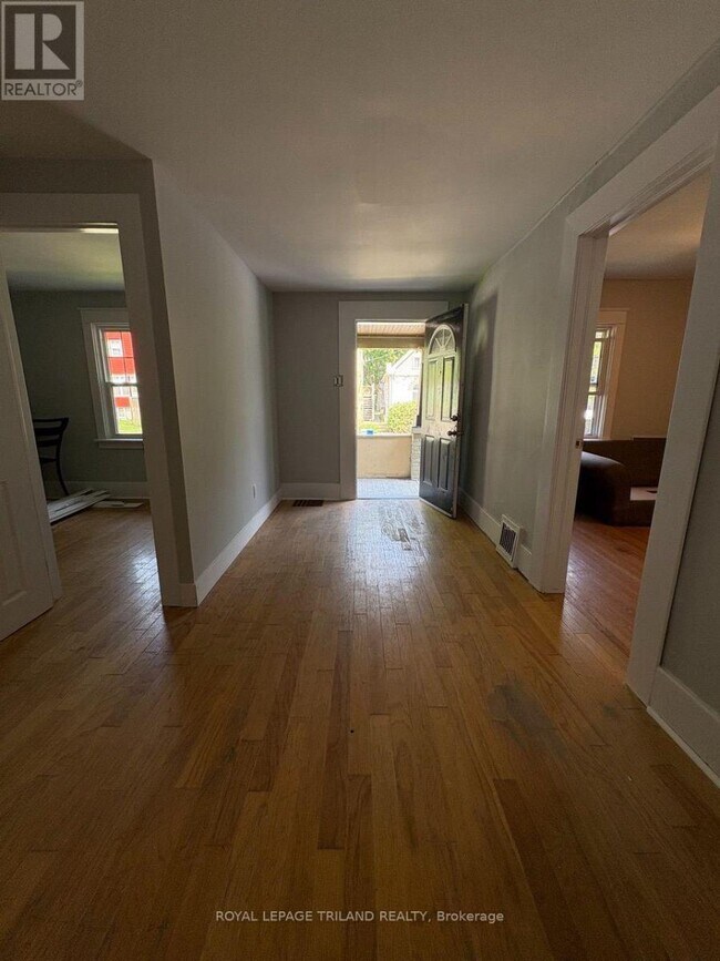 Photo - 193 Huron St