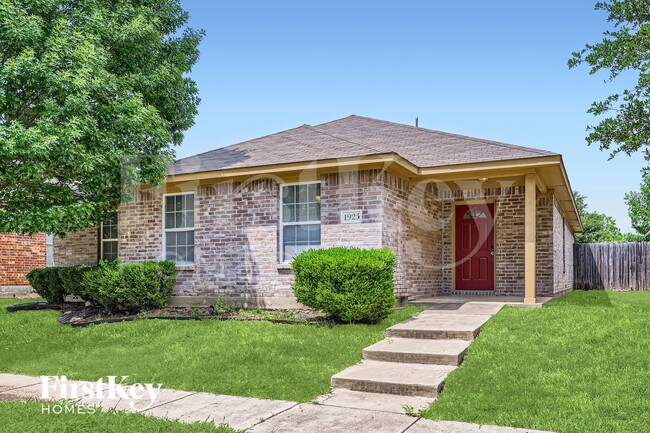 Photo - 1925 Cross Oaks Dr