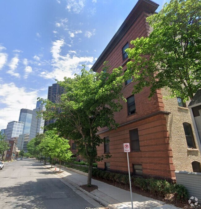 Building Photo - 1311 Yale Pl Unit 17 Rental
