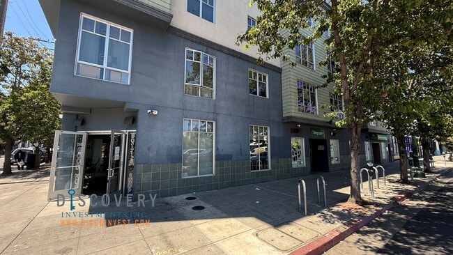 Building Photo - Stylish Uptown Condo in Prime Location Unit 408