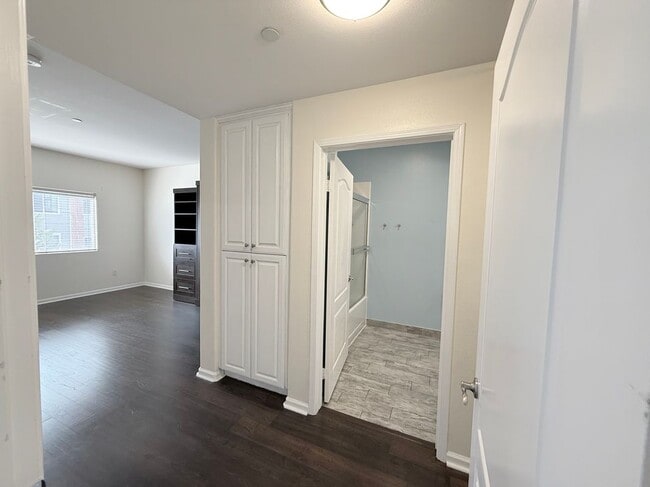 Photo - 3401 S Bentley Ave Unidad 203