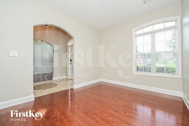 Photo - 489 Glouchester Dr