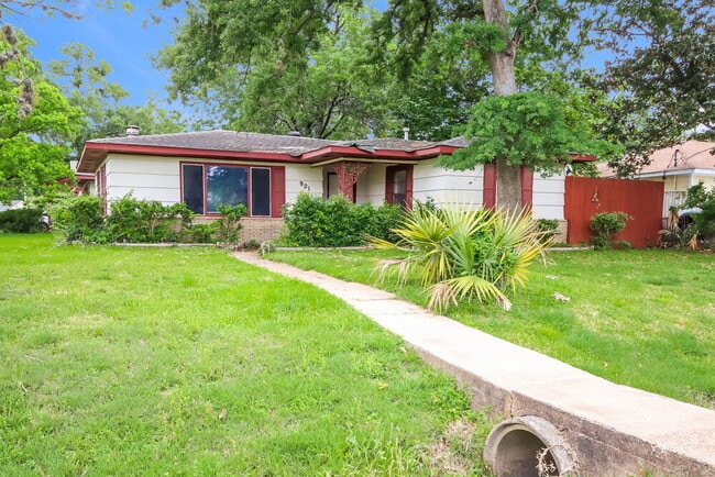 Photo - 901 Westmont Dr Casa