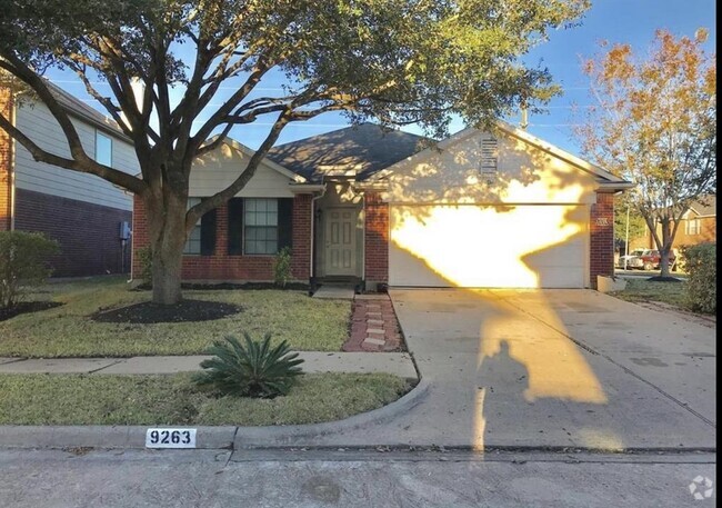 Building Photo - 9263 Floral Crest Dr Rental