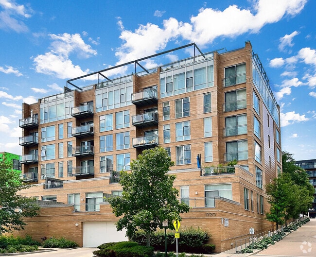 Building Photo - 1720 Oak Ave Unit 703 Rental