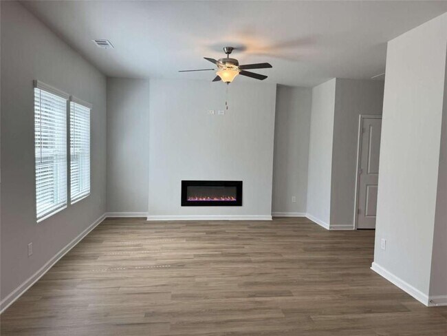 Photo - 111 Woodside Ct