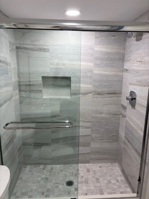 Guest Shower - 1502 Edgewater Cir Unit 6C