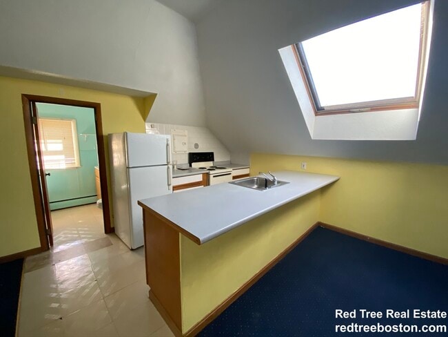 Building Photo - 2 Portina Rd Unit 3