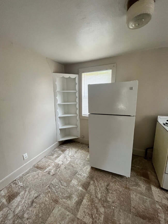 Building Photo - Centrally Located in Bryan Unit A