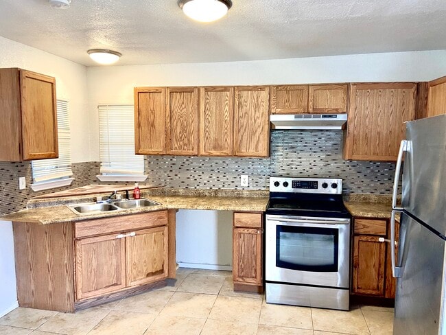 Front Kitchen - 1310 Sutton Dr Unit 1