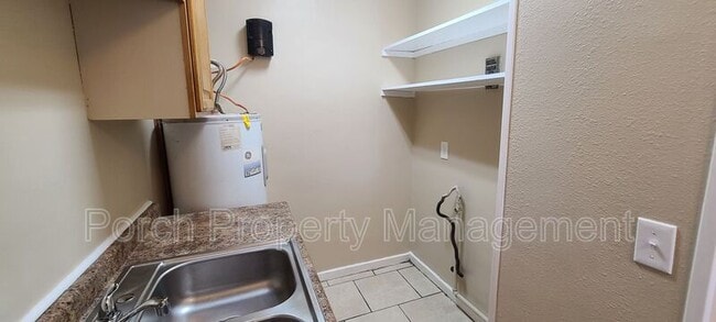Photo - 102 Ellis Dr Unit B
