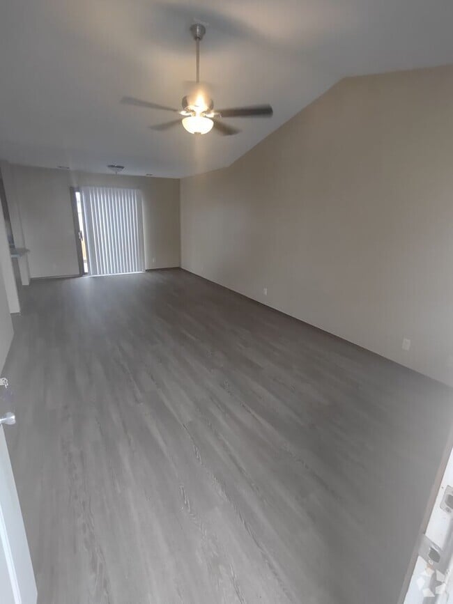 Building Photo - Large One Bedroom Rental