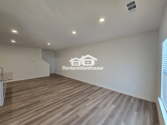 Photo - 1585 Salem Dr