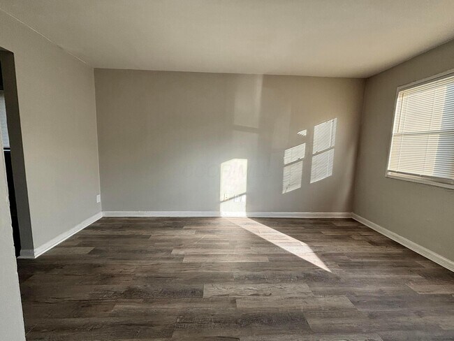 Photo - 308 Wrexham Ave Unit 4