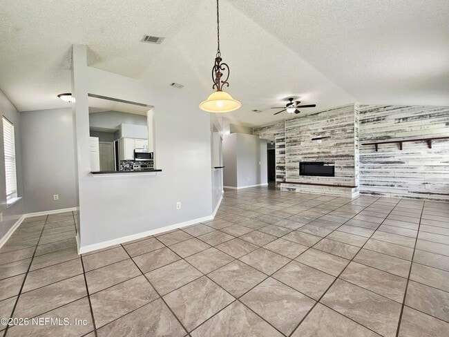 Photo - 13041 Staffordshire Dr S