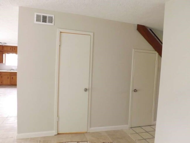 Building Photo - 501 S Holmes St