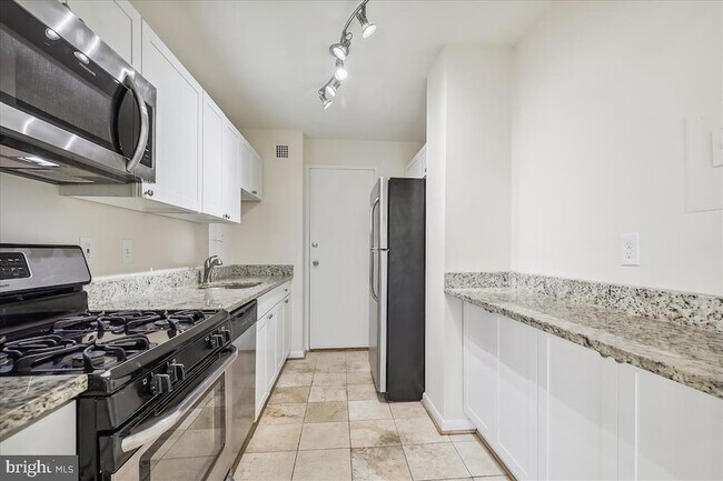 Photo - 10401 Grosvenor Pl Unidad 427