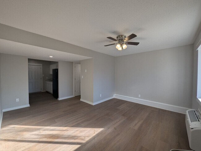 Partial Utilities Included • Newly Remodel... - Partial Utilities Included • Newly Remodel... Unidad Apt #24
