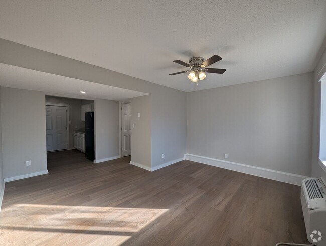 Building Photo - Partial Utilities Included • Newly Remodel... Unit Apt #24