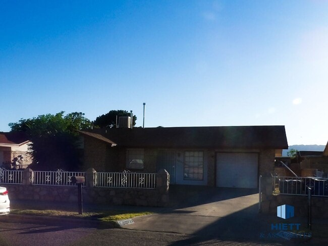 Building Photo - Great move in ready home close to Ft. Bliss