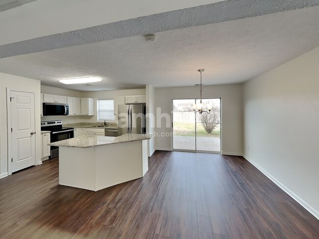 Photo - 1002 Daniel Ln