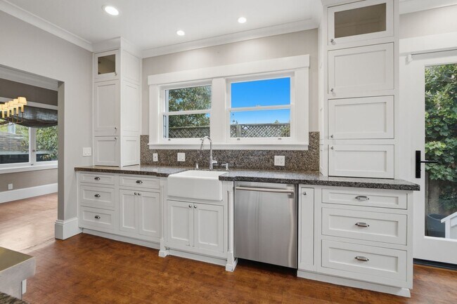 242 32nd Ave