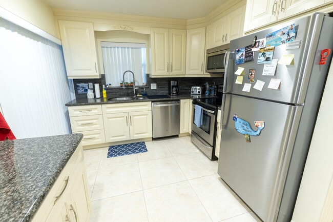 Photo - 3215 NE 15th St Unit 203