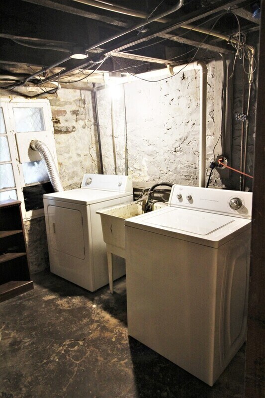 Photo - 107 E 33rd St