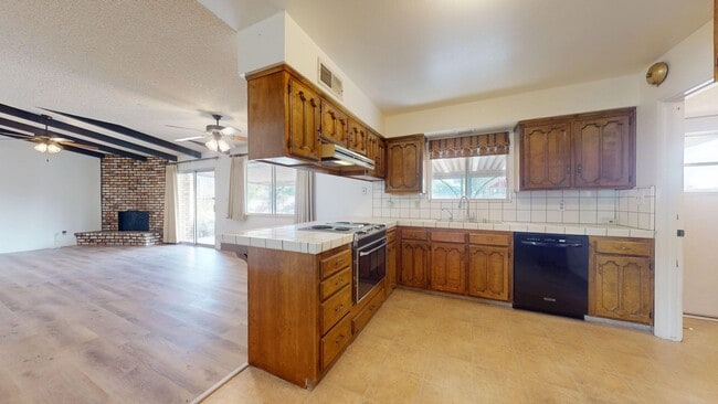 Photo - 827 N Armstrong Ave