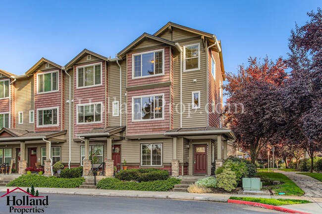 Building Photo - Lovely 3-Level Townhouse in great Hillsbor...