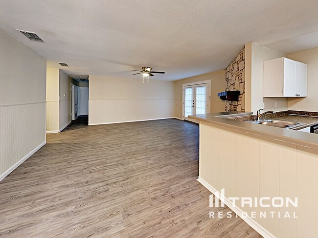 Photo - 827 Thornedike Dr