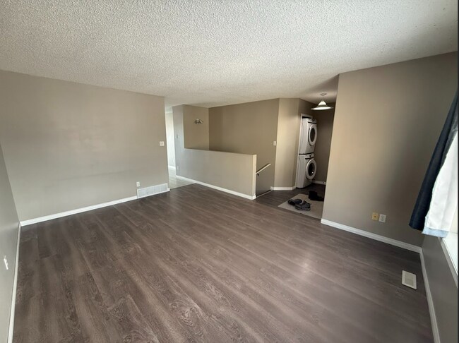 Photo - 1912 Ptarmigan Crescent