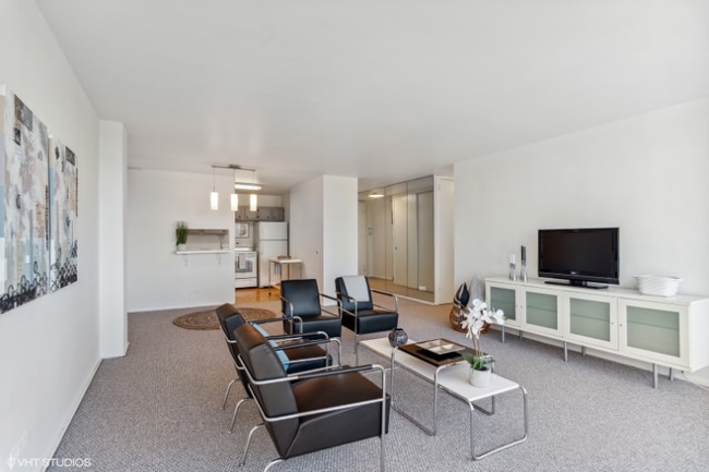 Building Photo - 2400 N Lakeview Ave