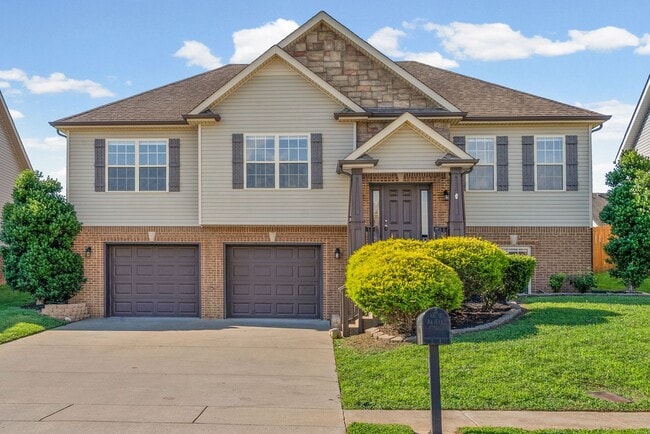 Building Photo - Pet Friendly Four Bedroom with Basement!