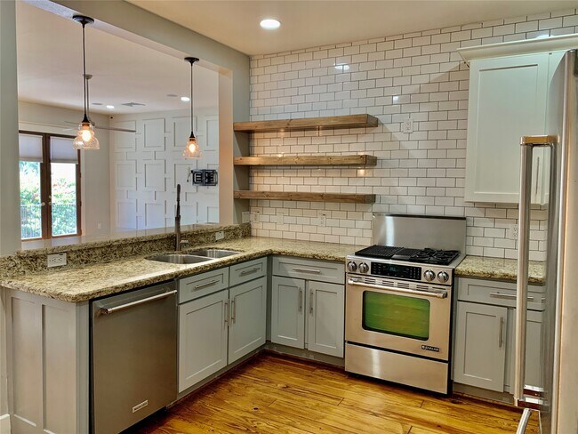 Photo - 5305 Nett St