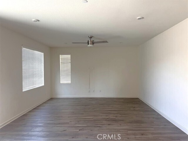Photo - 1014 W Buttercup Ln