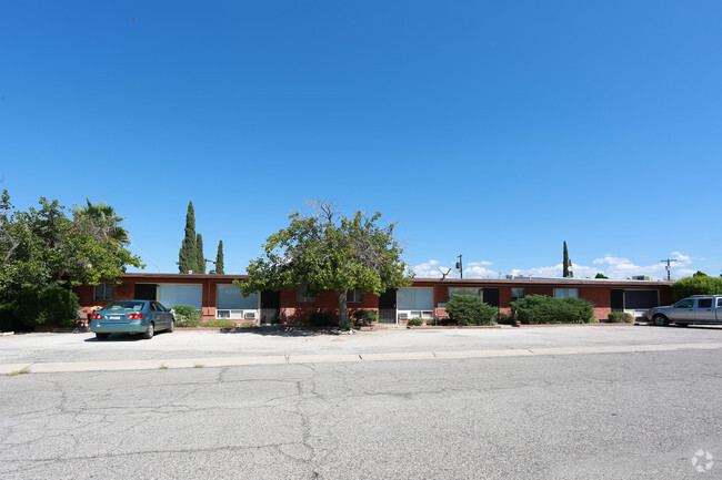 Craig Apartments - Craig Apartments