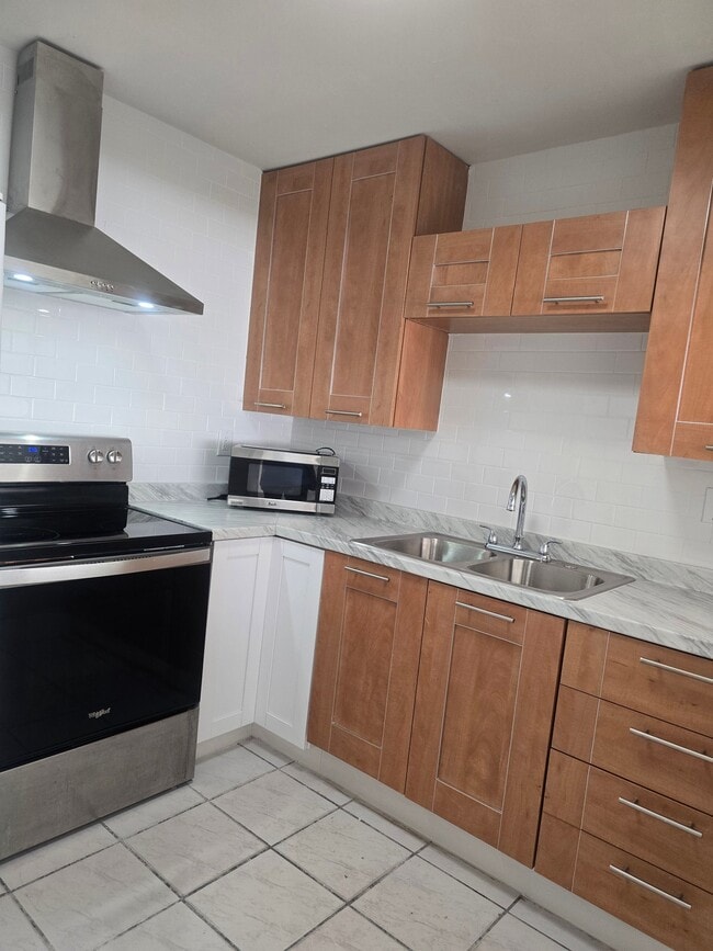13201 SW 17th Ln Unit 4