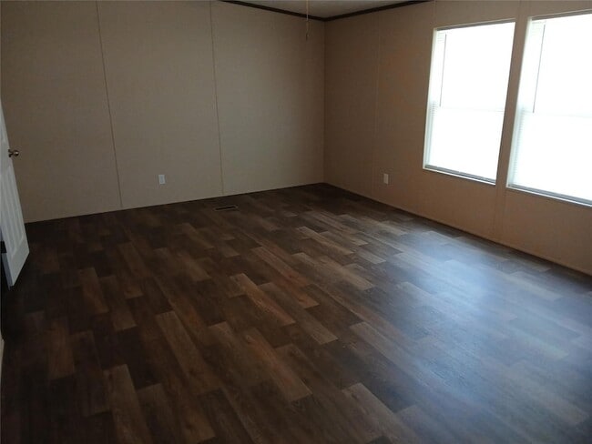 Photo - 7070 FM1115