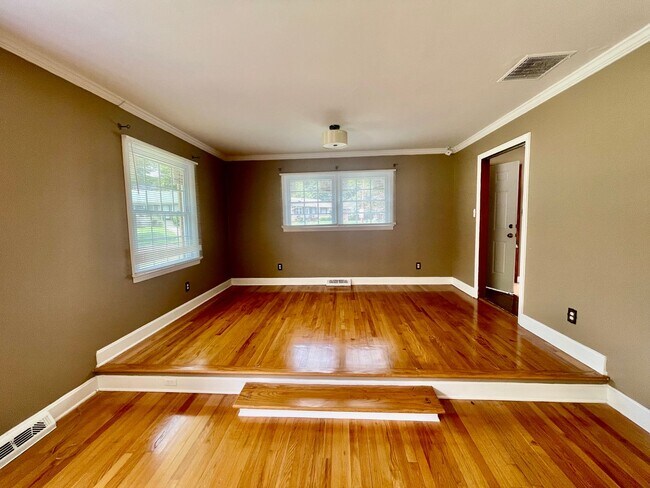 Photo - 1936 Crestdale Dr