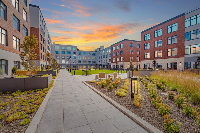 Centralized Courtyard