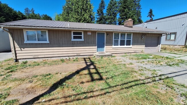 Building Photo - Brand new paint & move in ready 3 bed 1 ba... Rental