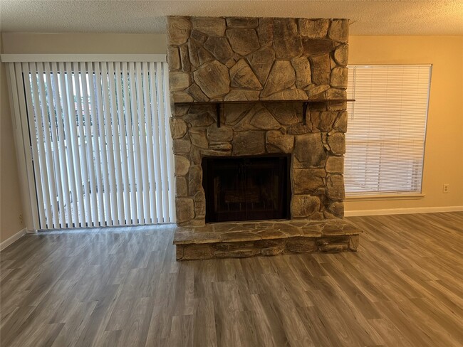 Photo - 17401 Red Oak Dr