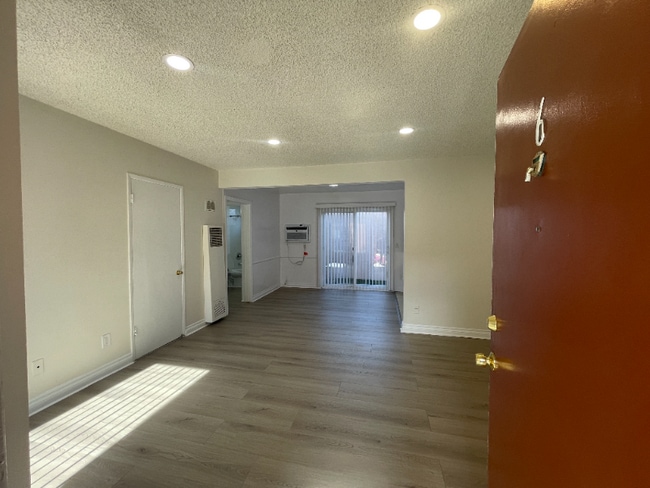 Photo - 19405 Haynes St