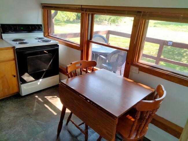 1258 E Caracas Ave Unit Cottage